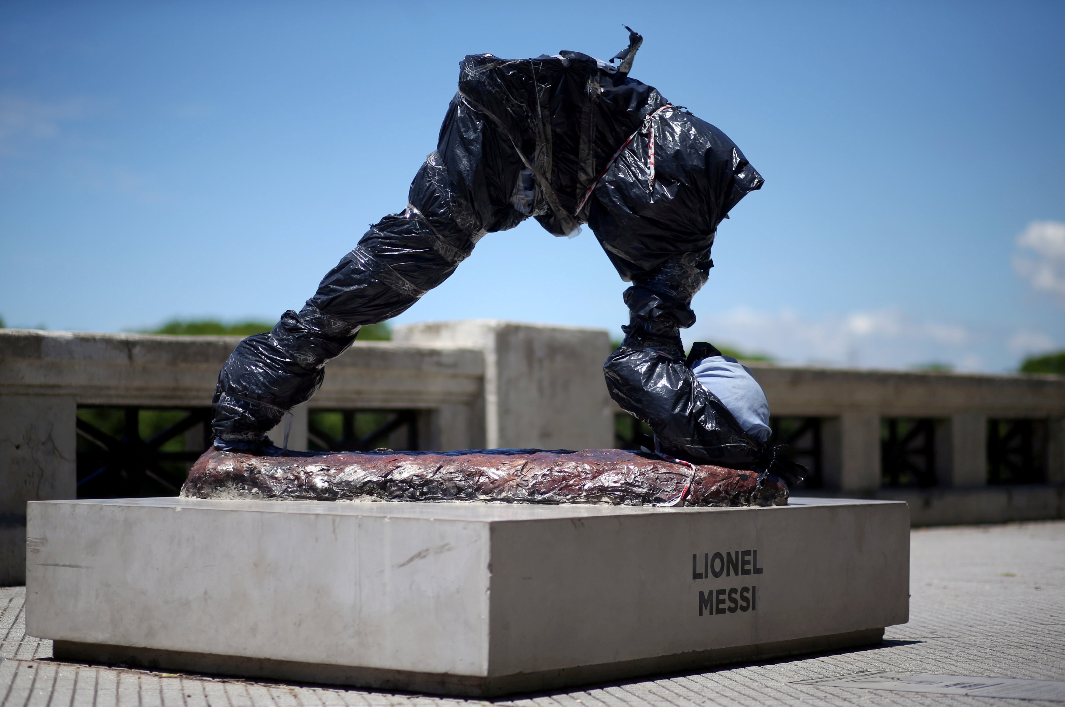 the statue was unveiled in june shortly after argentina lost the final of the copa america centenario to chile on penalties photo reuters