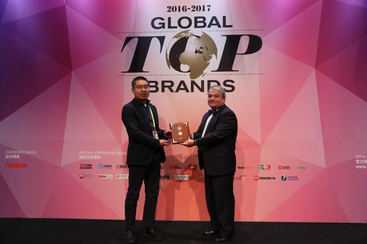 oppo technology planning director luma lu accepts an an award recognising oppo as a 2016 2017 global top smartphone brand at a ceremony in las vegas on january 6 2017