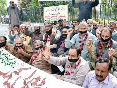 black armbands capital s teachers dismayed over lack of reforms