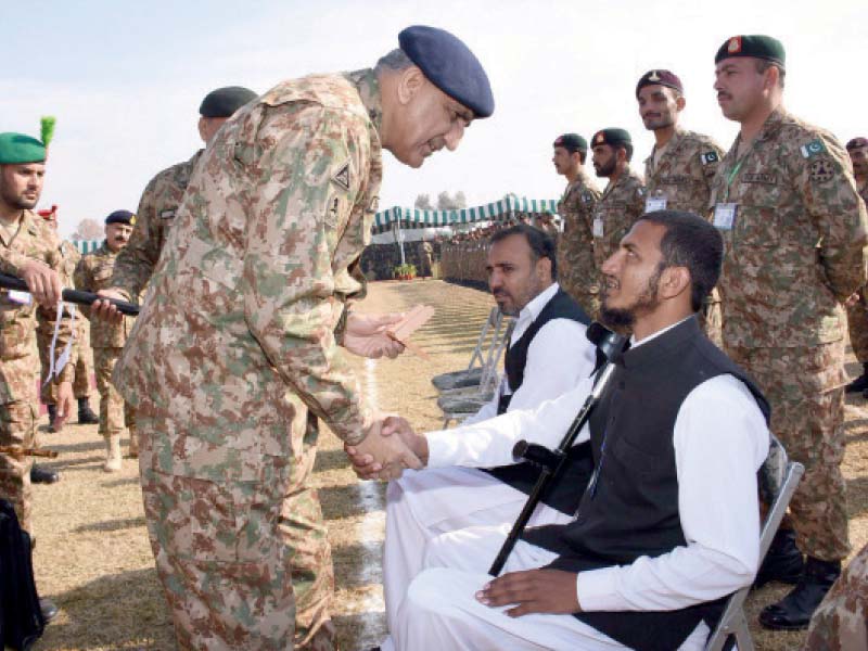 army chief meets wounded soldiers during his visit to kharian photo ispr