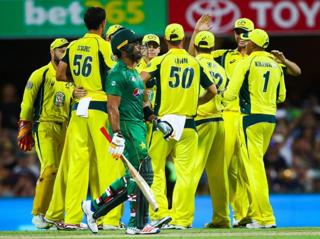 australia 039 s bowler mitchell starc second l celebrates the wicket of pakistan 039 s umar akmal during the one day international cricket match between pakistan and australia in brisbane on january 13 2017 photo afp australia 039 s bowler mitchell starc second l celebrates the wicket of pakistan 039 s umar akmal during the one day international cricket match between pakistan and australia in brisbane on january 13 2017 photo afp