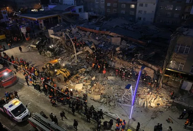 firemen and rescue workers stand on the wreckage of a building that collapsed and caused several casualities according to local media in istanbul turkey january 13 2017 photo reuters firemen and rescue workers stand on the wreckage of a building that collapsed and caused several casualities according to local media in istanbul turkey january 13 2017 photo reuters