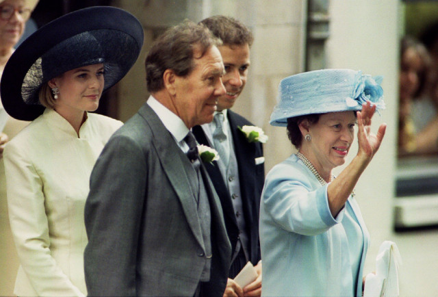 princess margaret r waves to her newly married daughter lady sarah armstrong jones and husband daniel chatto as they leave st stephen walbrook church in london july 14 1994 princess margeret is flanked by her former husband lady sarah 039 s father lord snowdon c their son viscount linley and linley 039 s wife serena photo reuters princess margaret r waves to her newly married daughter lady sarah armstrong jones and husband daniel chatto as they leave st stephen walbrook church in london july 14 1994 princess margeret is flanked by her former husband lady sarah 039 s father lord snowdon c their son viscount linley and linley 039 s wife serena photo reuters