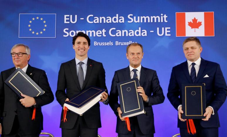 l r european commission president jean claude juncker canada 039 s prime minister justin trudeau european council president donald tusk and slovakia 039 s prime minister robert fico attend the signing ceremony of the comprehensive economic and trade agreement ceta at the european council in brussels belgium october 30 2016 photo reuters