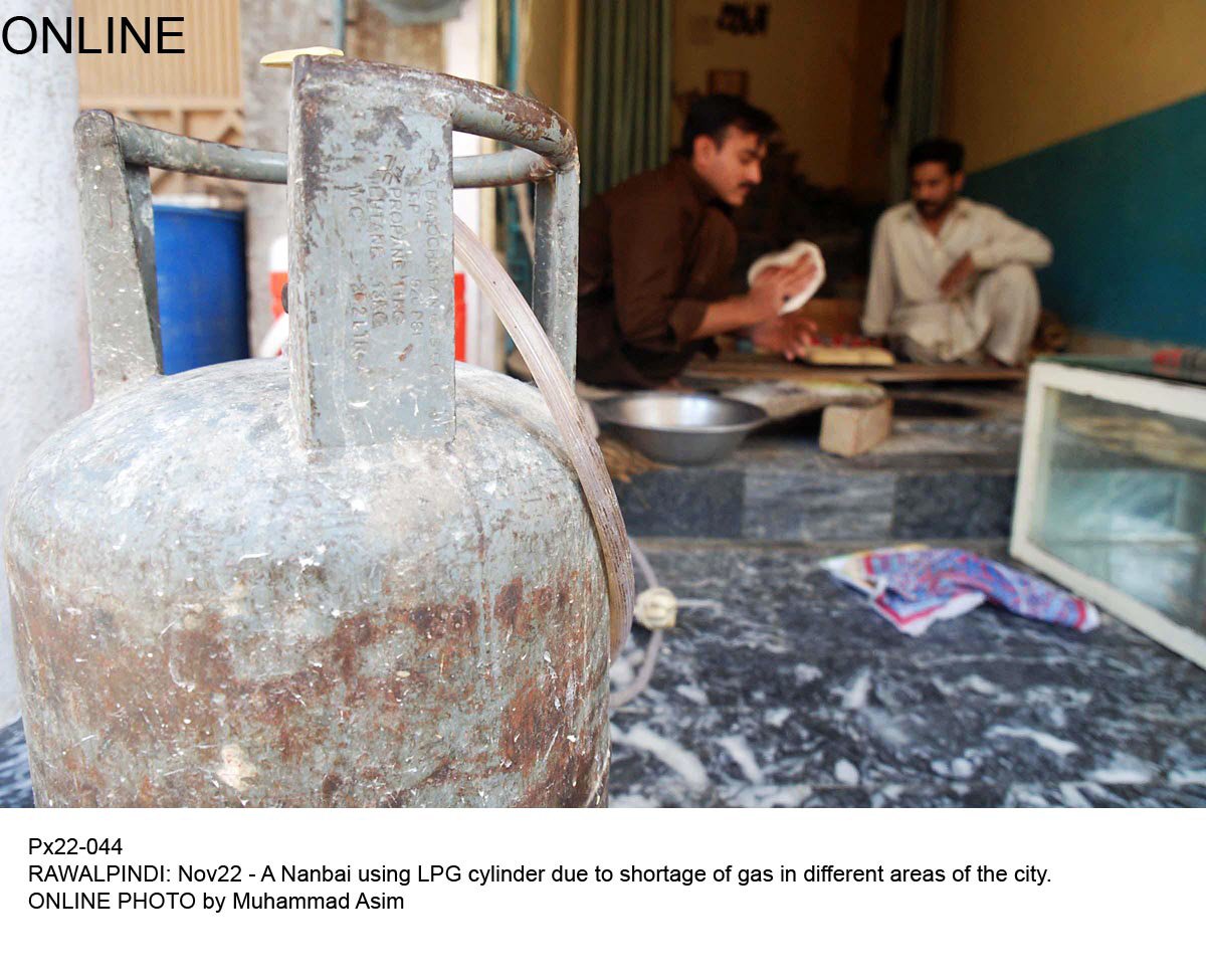 the government is considering setting the lpg price which is currently in the range of rs90 to rs130 per kg at rs84 6 per kg marketing and distribution margins are likely to be fixed at rs25 per kg photo online