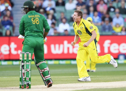 pakistan beat australia by six wickets to level series