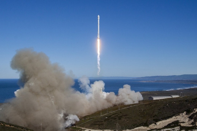this image obtained from spacex shows a falcon 9 rocket lifting off from vandenberg air force base california on january 14 2017 photo afp this image obtained from spacex shows a falcon 9 rocket lifting off from vandenberg air force base california on january 14 2017 photo afp