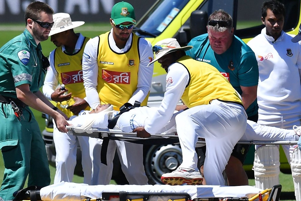 mushfiqur rahim lifted onto a stretcher by ambulance staff and teammates at the basin reserve in wellington on january 16 2017 photo afp