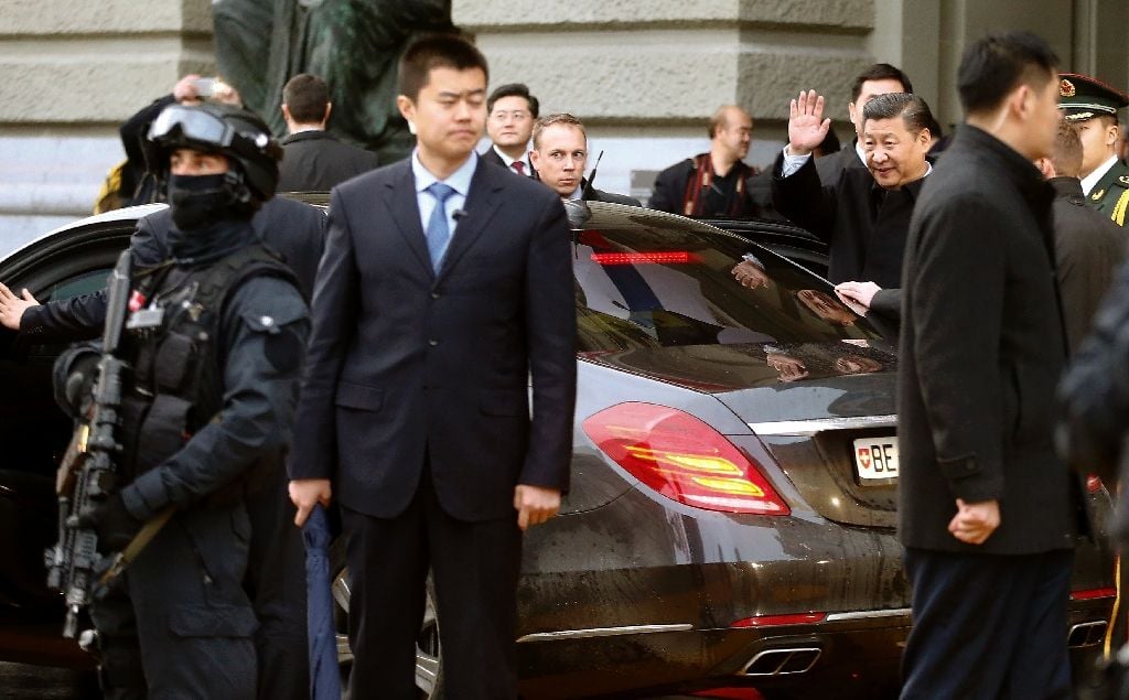 chinese president xi jinping r leaves the seat of the swiss federal parliament in bern on january 15 2017 as part of his state visit photo afp