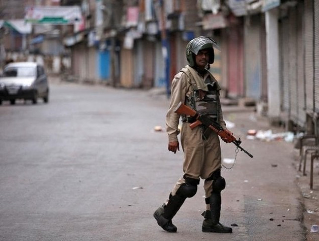an indian policeman stands guard in a deserted street during a curfew in srinagar july 16 2016 photo reuters an indian policeman stands guard in a deserted street during a curfew in srinagar july 16 2016 photo reuters