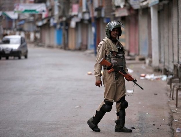 an indian policeman stands guard in a deserted street during a curfew in srinagar july 16 2016 photo reuters