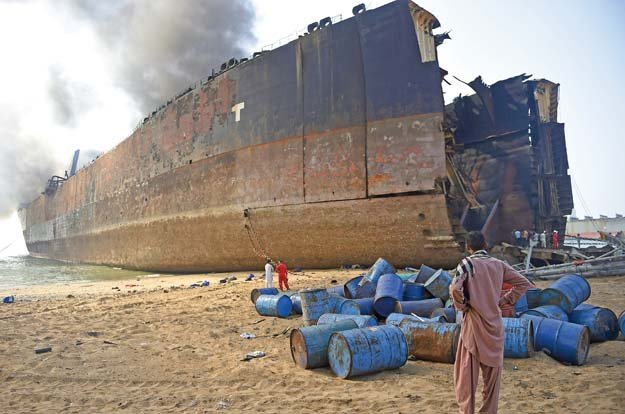 the gadani fire claimed the lives of 28 workers and injured 42 others according to the ntuf photo file