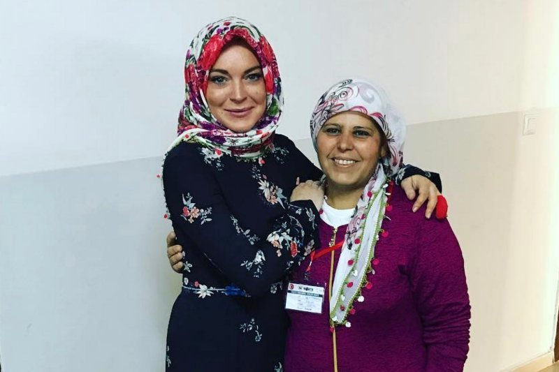 lindsay lohan may have converted to islam because of course