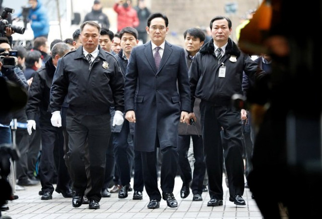 samsung group chief jay y lee arrives for a court hearing to review a detention warrant request against him at the seoul central district court in seoul south korea january 18 2017 photo reuters