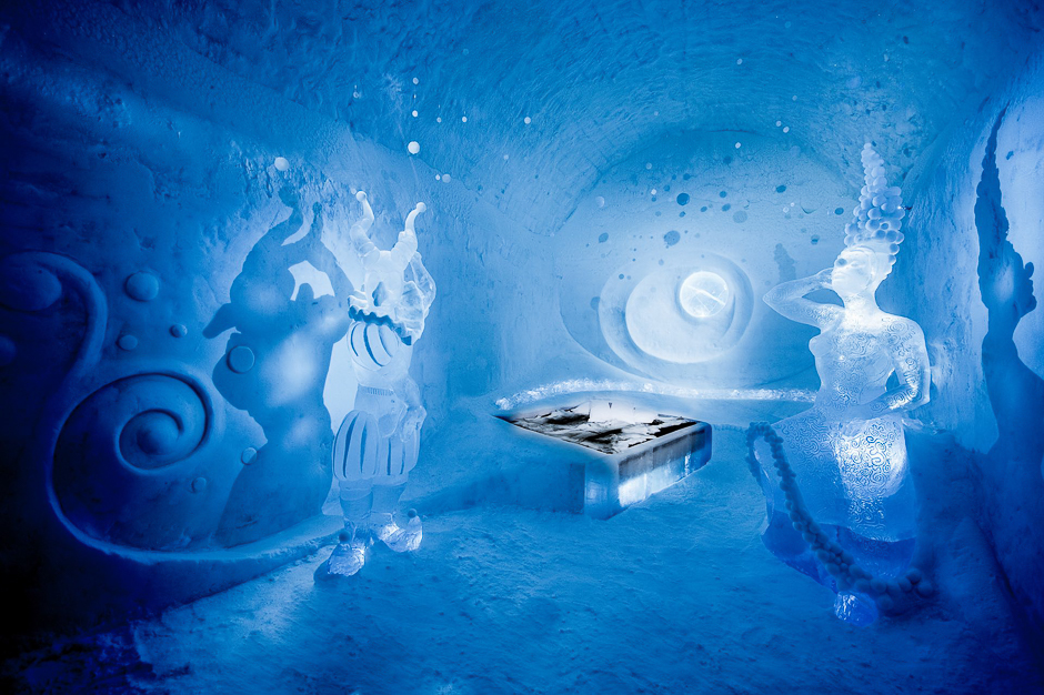 Dancers in the Dark suite by TjaÌsa Gusfors and Patrick Dallard. PHOTO: ASAF KILGER/ICE HOTEL 