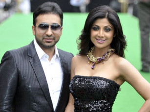 307px x 230px - Shilpa Shetty, husband lavish praise on Deepika's xXx 'without watching  film'
