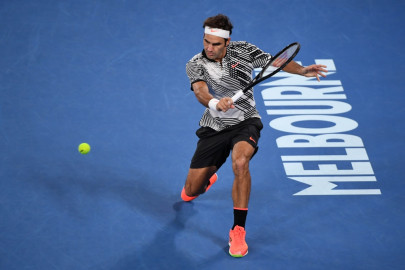 federer into last 16 after emphatic win