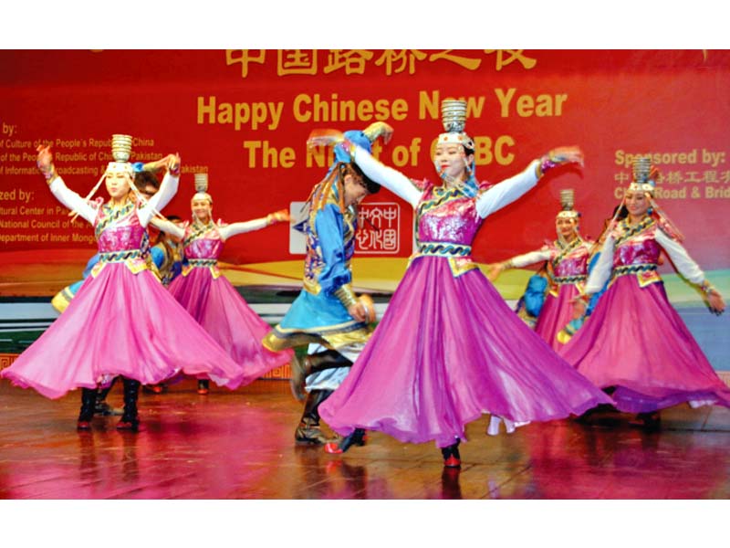 chinese artists present colourful performance on eve of chinese new year photo express