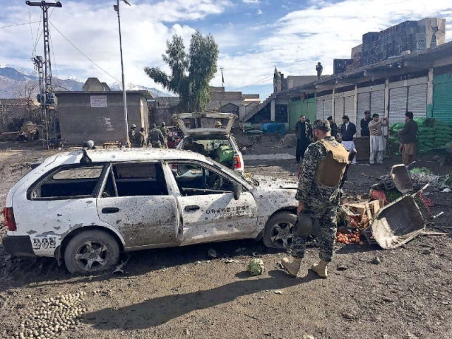 security officials inspect the bombsite at the vegetable market in parachinar photo afp security officials inspect the bombsite at the vegetable market in parachinar photo afp