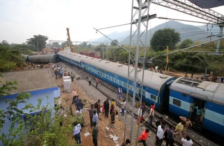 people stand near the derailed coaches of a passenger train near kuneru village in vizianagaram district in the southern state of andhra pradesh india january 22 2017 photo reuters people stand near the derailed coaches of a passenger train near kuneru village in vizianagaram district in the southern state of andhra pradesh india january 22 2017 photo reuters
