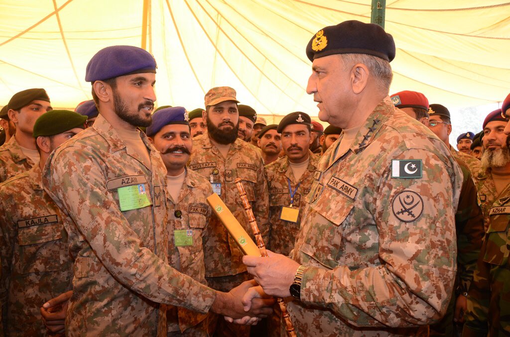 the army chief also lays floral wreath at yadgar e shuhada in memory of the slain soldiers on january 23 2017 photo ispr