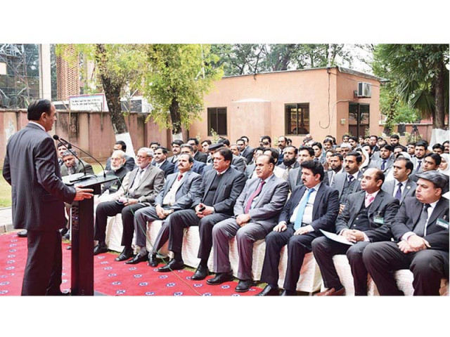 nab chairman qamar zaman chaudhry speaks to nab officers at rawalpindi bureau photo online nab chairman qamar zaman chaudhry speaks to nab officers at rawalpindi bureau photo online