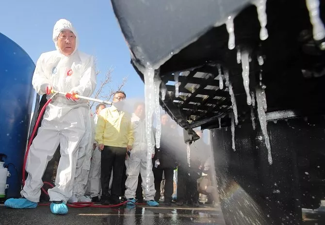 former un secretary general ban ki moon disinfects a vehicle at a checkpoint in eumseong south korea january 14 2017 photo reuters former un secretary general ban ki moon disinfects a vehicle at a checkpoint in eumseong south korea january 14 2017 photo reuters