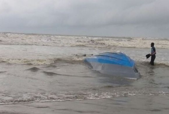 the boat that capsized off mersing johor was believed to be carrying 40 illegal immigrants photo malaysian maritime enforcement agency