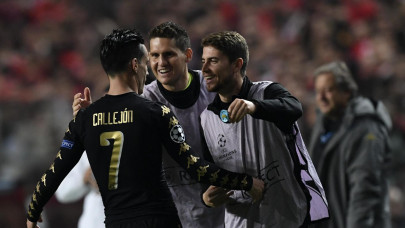 callejon hits winner to send napoli through