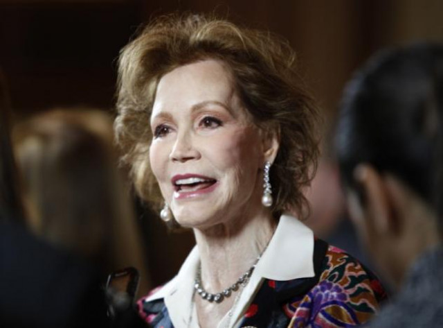 actress mary tyler moore arrives for the taping of quot betty white 039 s 90th birthday a tribute to america 039 s golden girl quot in los angeles january 8 2012 photo reuters actress mary tyler moore arrives for the taping of quot betty white 039 s 90th birthday a tribute to america 039 s golden girl quot in los angeles january 8 2012 photo reuters