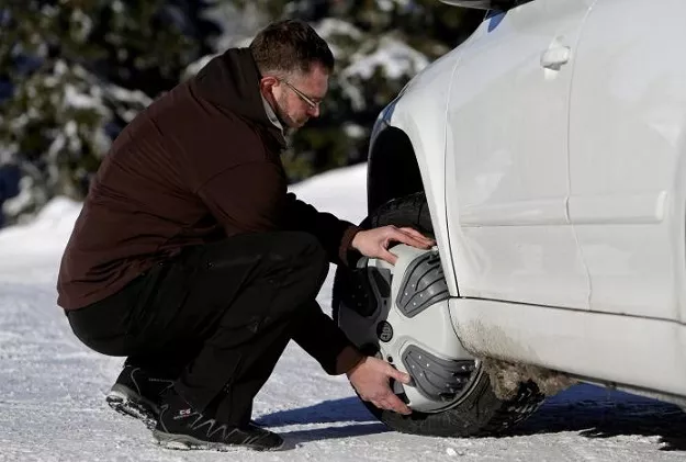a man puts automatic snow chains on a car tyre at the ski resort ovcarna near the village of karlova studanka czech republic january 19 2017 photo reuters a man puts automatic snow chains on a car tyre at the ski resort ovcarna near the village of karlova studanka czech republic january 19 2017 photo reuters