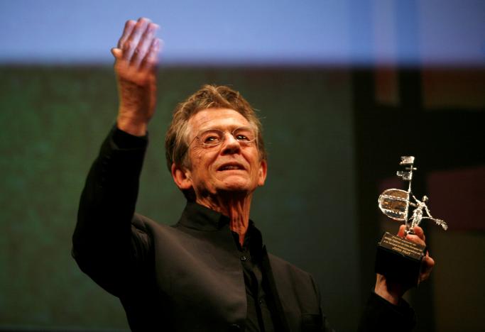 file photo british actor john hurt holds the gold giraldillo award as a tribute to his career during the sevilla european film festival in the andalusian capital of seville november 7 2009 reuters marcelo del pozo file photo