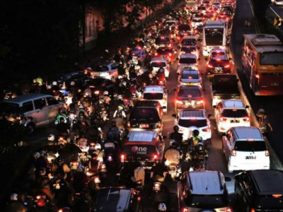 snarl up unannounced repair work at sharae faisal results in jam snarl up unannounced repair work at sharae faisal results in jam