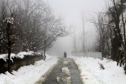 snow landslides roads leading to leepa neelum valleys blocked snow landslides roads leading to leepa neelum valleys blocked