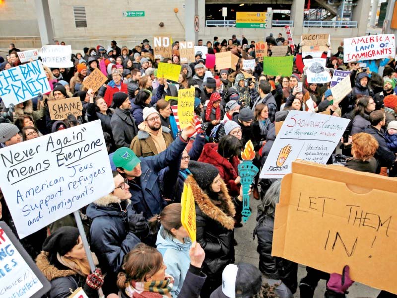 people protest trump s immigration ban outside new york s jfk airport photo reuters