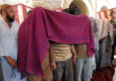 court orders extortionist sent on remand