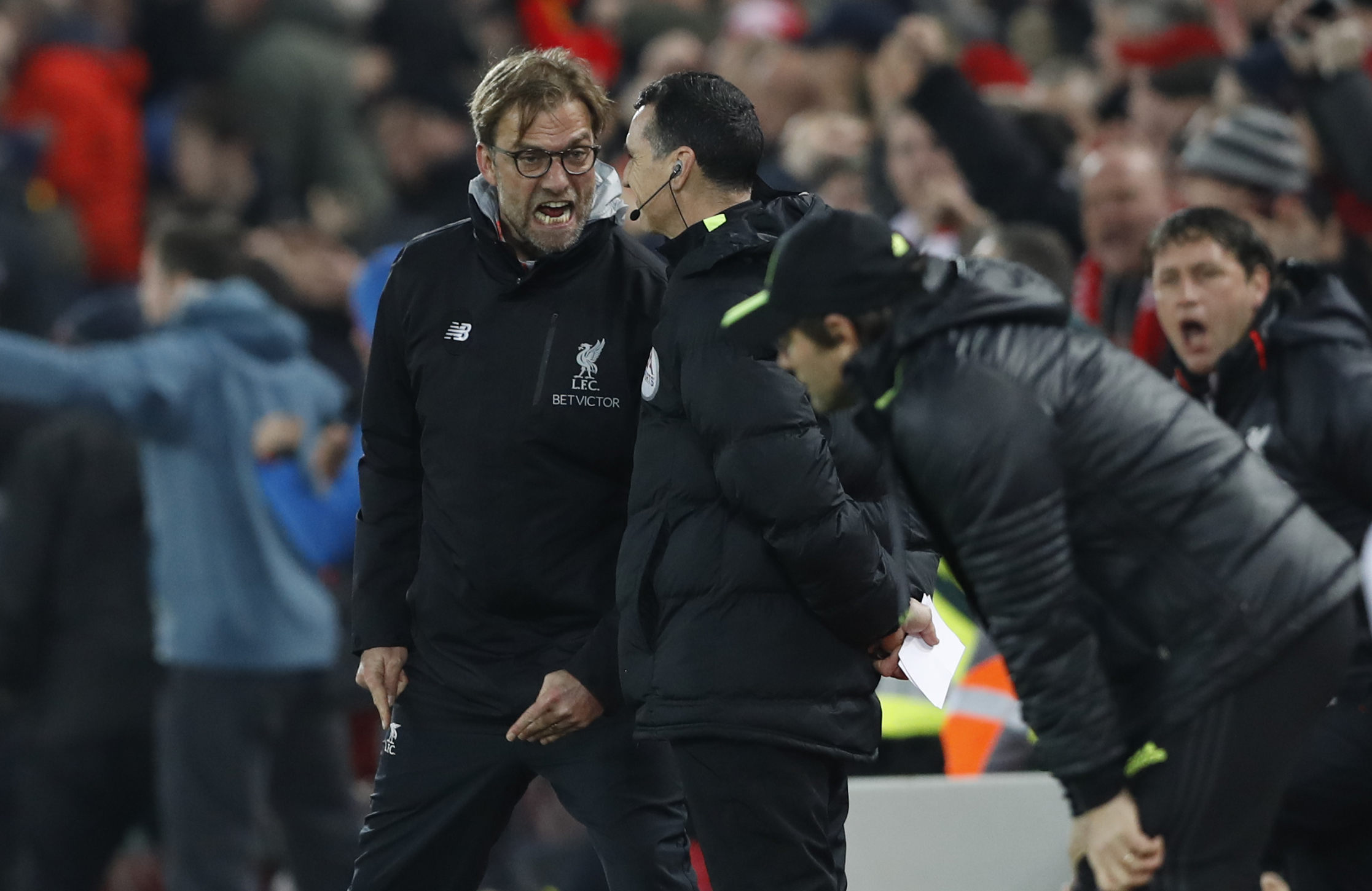 liverpool manager jurgen klopp remonstrates with the fourth official after chelsea are awarded a penalty photo reuters