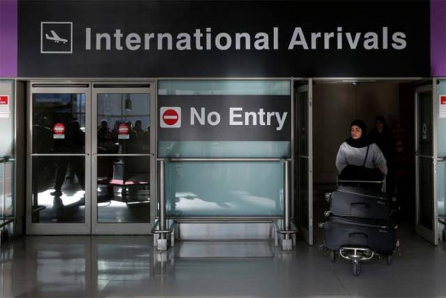 an international traveler arrives after u s president donald trump 039 s executive order travel ban at logan airport in boston massachusetts us january 30 2017 photo reuters an international traveler arrives after u s president donald trump 039 s executive order travel ban at logan airport in boston massachusetts us january 30 2017 photo reuters