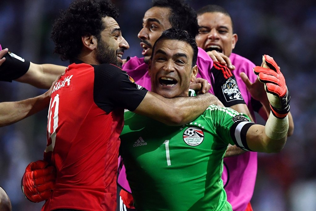 egypt 039 s essam el hadary c celebrates with teammates at the end of the penalty shootout in libreville on february 1 2017 photo afp