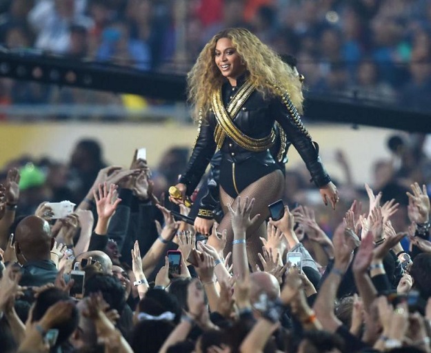 feb 7 2016 santa clara ca usa beyonce performs at halftime in super bowl 50 between the carolina panthers and the denver broncos at levi 039 s stadium mandatory credit robert hanashiro usa today sports photo reuters