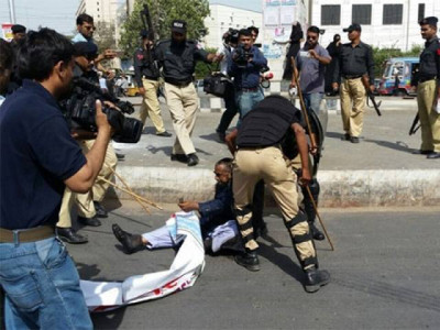 protest turns ugly as police mob come face to face