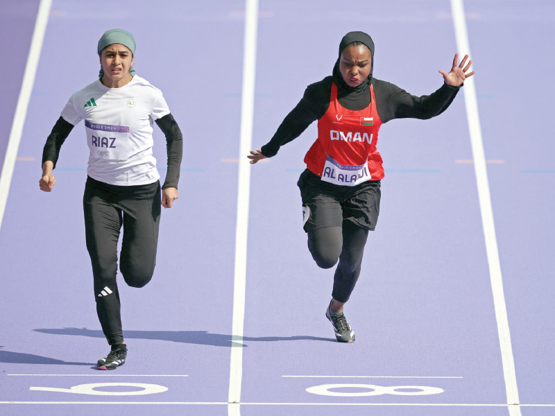 faiqa riaz of pakistan and mazoon al alawi of oman in action during the preliminary 100 metres heats at stade de france on friday photo reuters