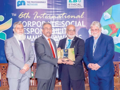 corporate corner efu life awarded prize for social work corporate corner efu life awarded prize for social work