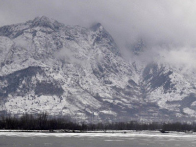 heavy snowfall disrupts life in g b s ghizer valley heavy snowfall disrupts life in g b s ghizer valley