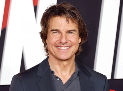 tom cruise stuns fans with rooftop stunt at bfi ahead of mission impossible premiere tom cruise stuns fans with rooftop stunt at bfi ahead of mission impossible premiere