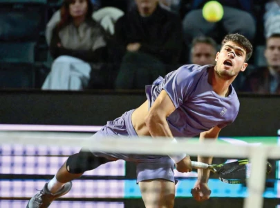 alcaraz zverev march into last 16