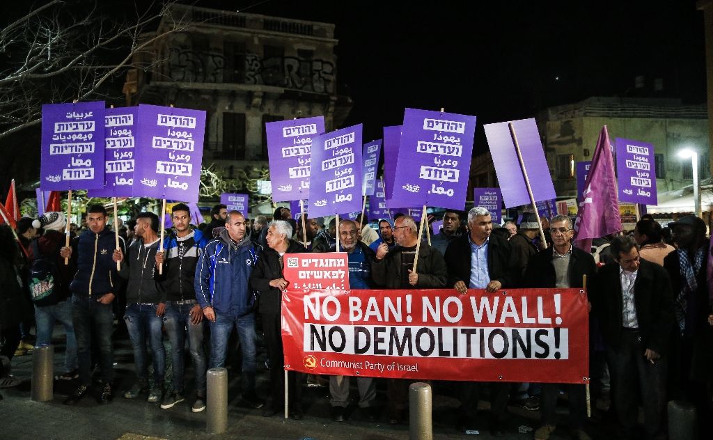 arabs and israelis participate in a demonstration against prime minister benjamin netanyahu and against the home demolition policy in tel aviv on february 4 2017 photo afp