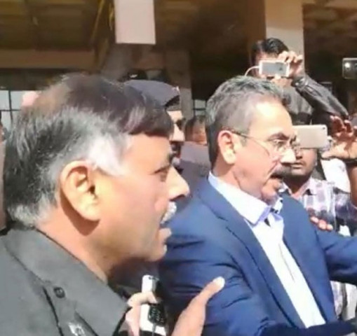 mqm leader saleem shahzad is held by ssp malir rao anwar at the jinnah international airport in karachi on monday screen grab mqm leader saleem shahzad is held by ssp malir rao anwar at the jinnah international airport in karachi on monday screen grab