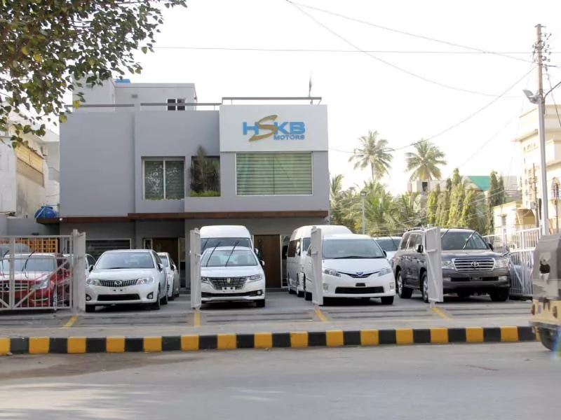 since traffic police vans keep patrolling khalid bin walid road car showrooms are complying with anti encroachment orders photo ayesha mir express since traffic police vans keep patrolling khalid bin walid road car showrooms are complying with anti encroachment orders photo ayesha mir express