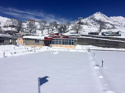 four days of snow life limps back to normal in g b four days of snow life limps back to normal in g b